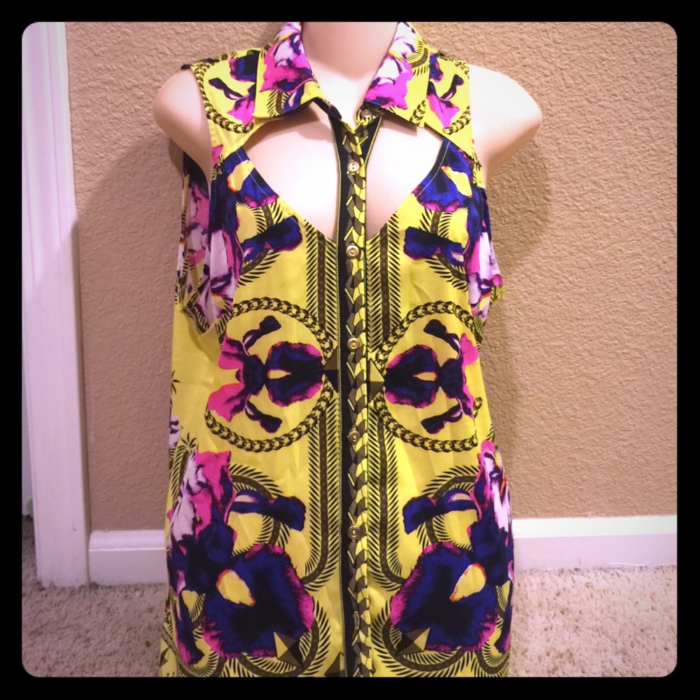 Bebe Sleeveless button down Size Large