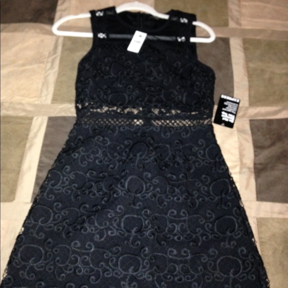 Beautiful dress black, never used is new