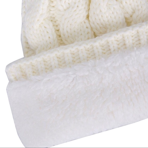 ‘Nora’ White Cable Knit Pom Pom Hat - Picture 4 of 4