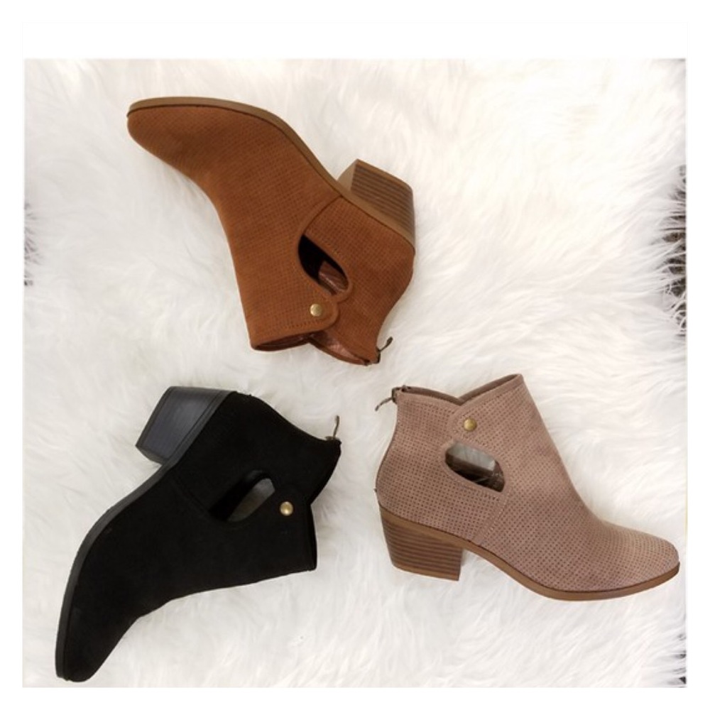 ✨Flash Sale✨ Vegan Suede Studded Ankle Booties - Picture 5 of 5