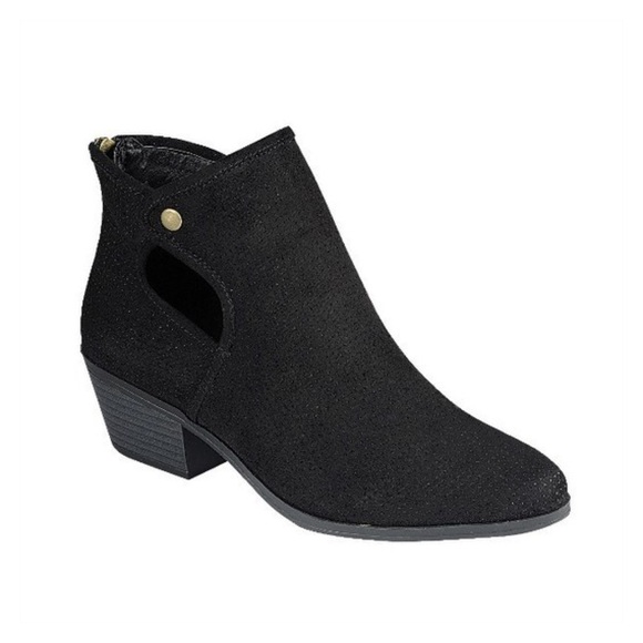 ✨Flash Sale✨ Vegan Suede Studded Ankle Booties - Picture 2 of 5
