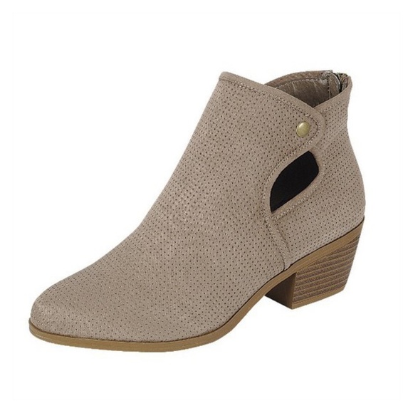 ✨Flash Sale✨ Vegan Suede Studded Ankle Booties - Picture 3 of 5