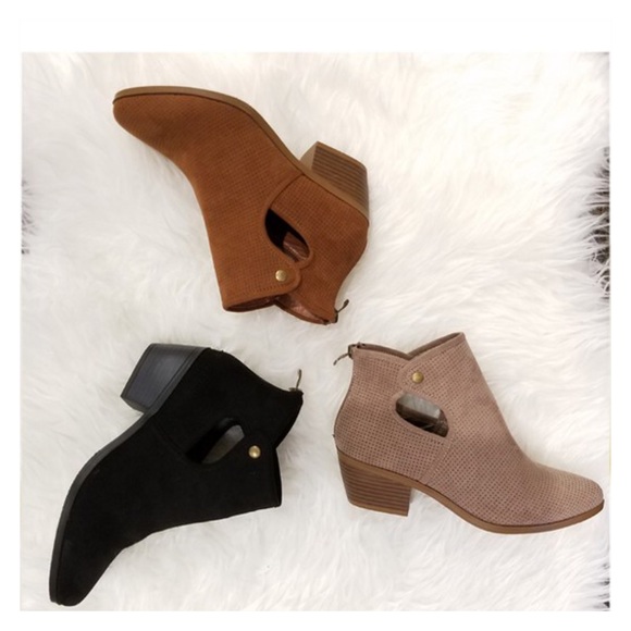 ✨Flash Sale✨ Vegan Suede Studded Ankle Booties - Picture 5 of 5