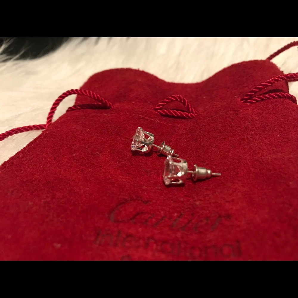 SOLD OUT Diamond Stud Earrings - Picture 6 of 8