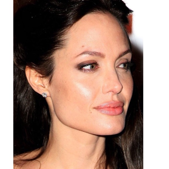 SOLD OUT Diamond Stud Earrings - Picture 2 of 8