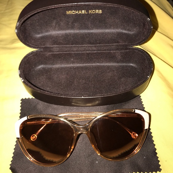 ✨Michael Kors Sunglasses: “Paige”✨ - Picture 2 of 8