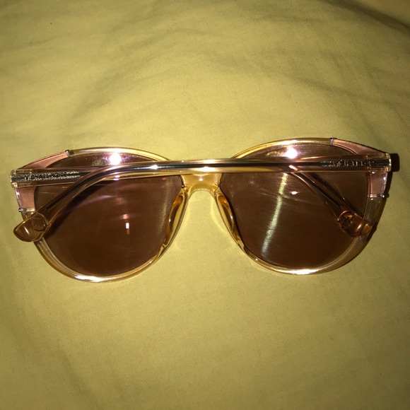 ✨Michael Kors Sunglasses: “Paige”✨ - Picture 5 of 8
