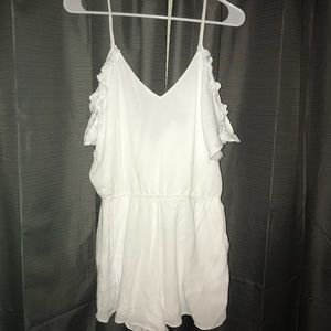 White off shoulder romper 🌟