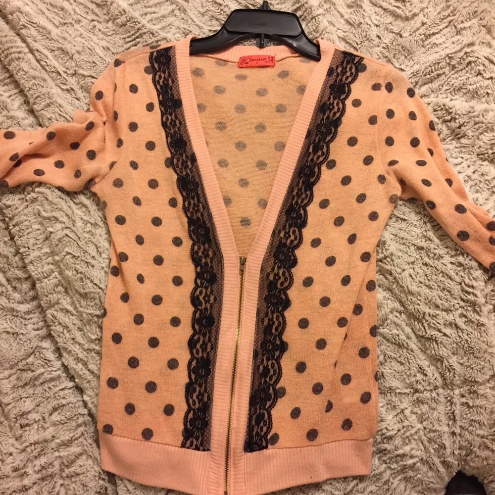 Cute top!! - Picture 2 of 3