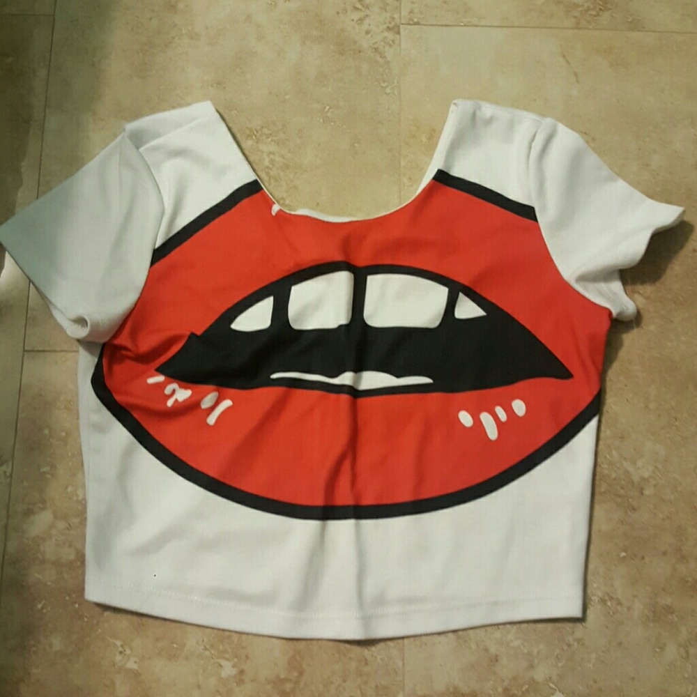 Lips print crop top
