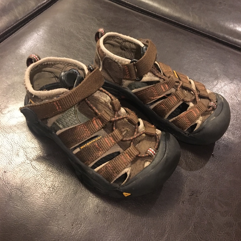 Keen Newport sandals - boys size 10.