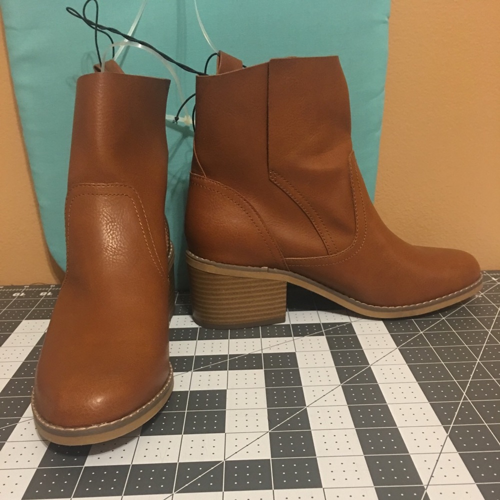 Mossimo Brown Ankle Boots - 8