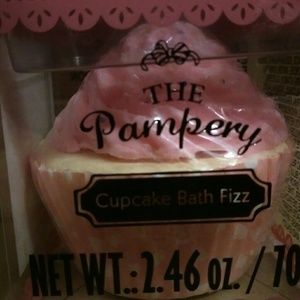 Cupcake bath bomb /cupcake  Bath Frizz