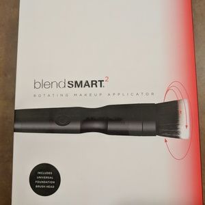 Rotating makeup brush