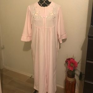 EUC Collette By Miss Elaine Pink Long Zip Robe.