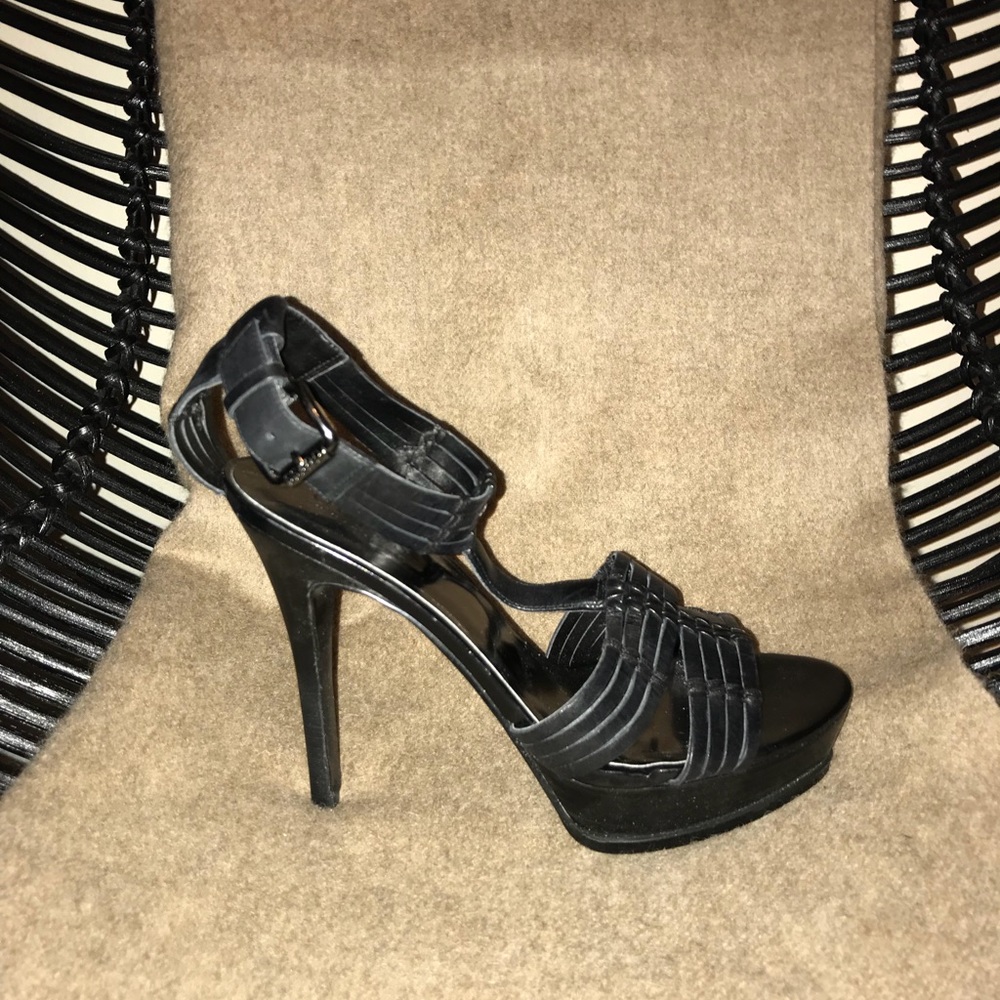 Guess ‘tortilla’ heel