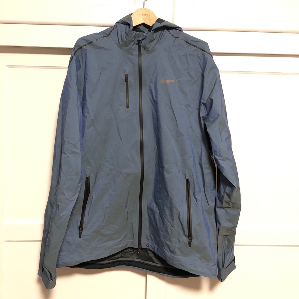 Nike shield windbreaker