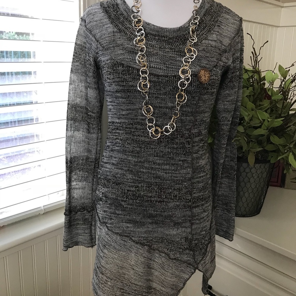 DB Sports grey, black and white tunic top!