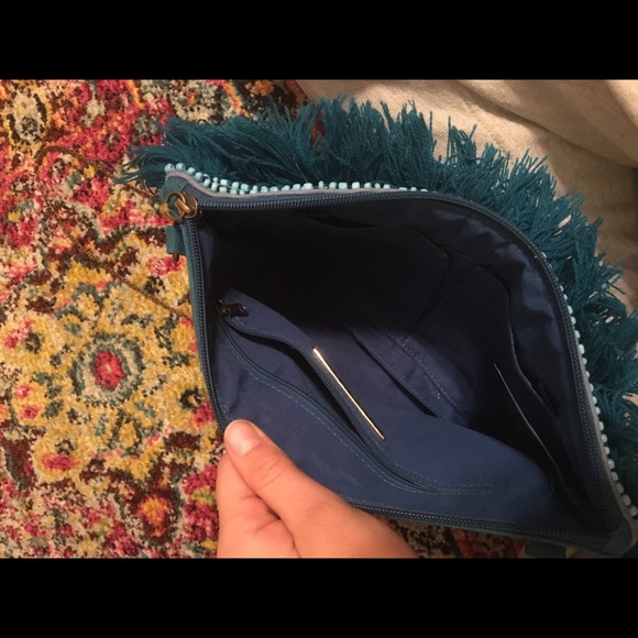 Jsuzzana Fringe Clutch - Picture 6 of 6