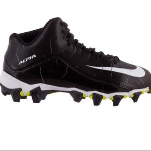 Nike Kids' Alpha Shark 2 Mid Football Cleats
