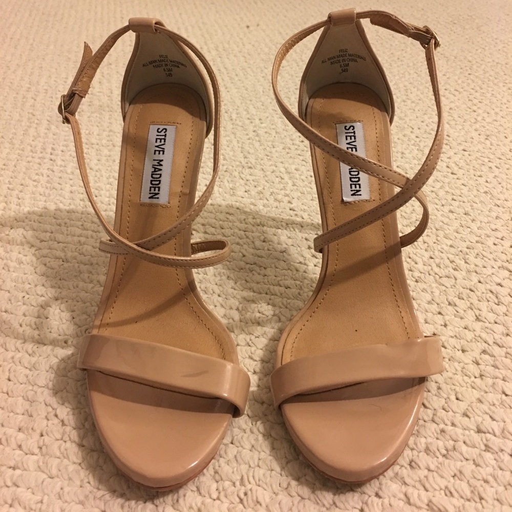Sexy strappy heels!