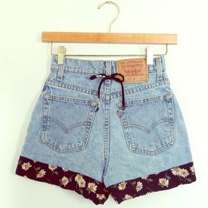 Vintage 90s Levi’s High Waisted Daisy Denim Shorts