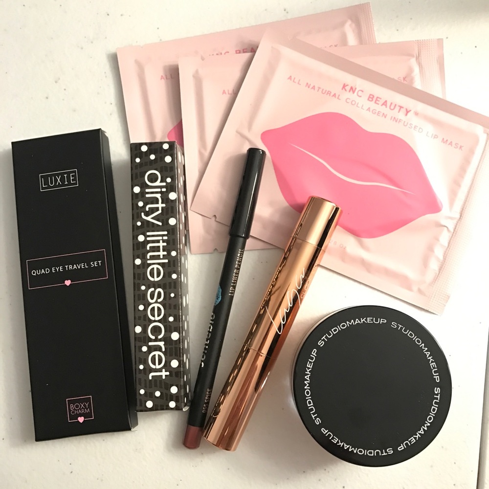 Bundle from Boxycharm Eyeshadow Blush Brush Mask