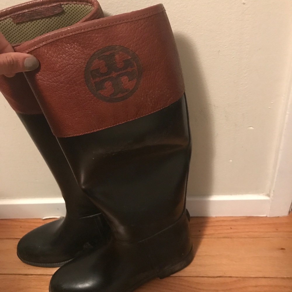 Tory burch rain boots size 8.5