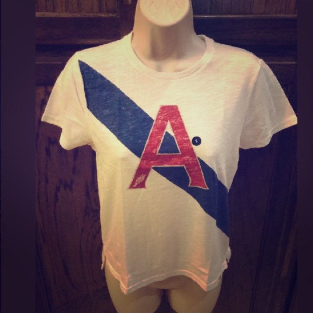 💥SOLD💥NWT Abercrombie & Fitch Tee, Size Small