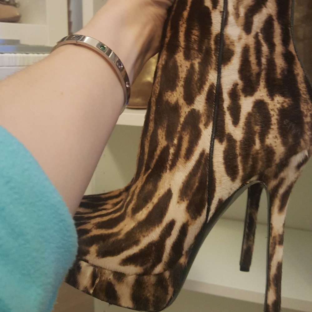 Authentic Gucci leopard calf hair booties