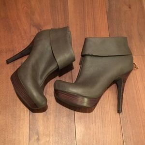 Jessica Simpson charcoal booties size 8