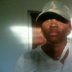 Meet your Posher, Lea