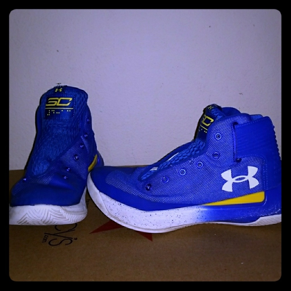 Used Steph Curry Under Armour 3zero Boys shoes 4Y