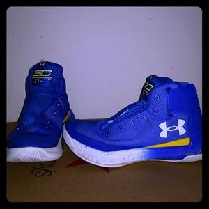 Used Steph Curry Under Armour 3zero Boys shoes 4Y