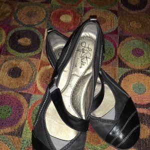 Life Stride slip ons