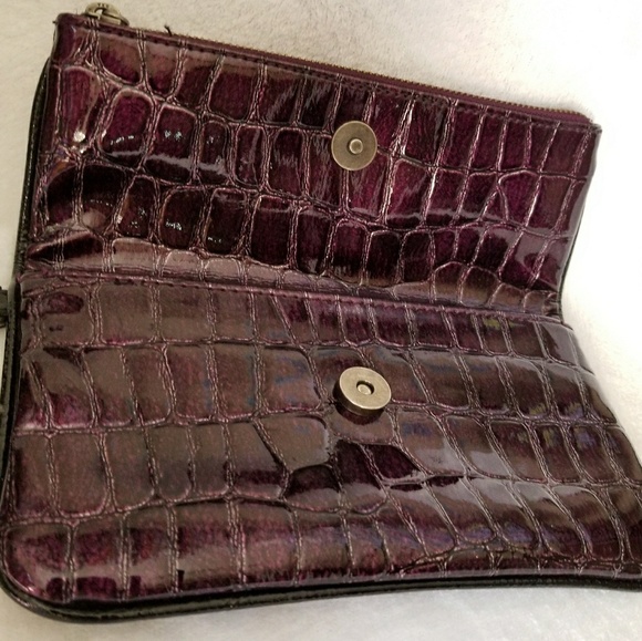 Simply Vera Wang Wristlet/Wallet - Picture 2 of 2