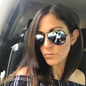 Meet your Posher, Elysa