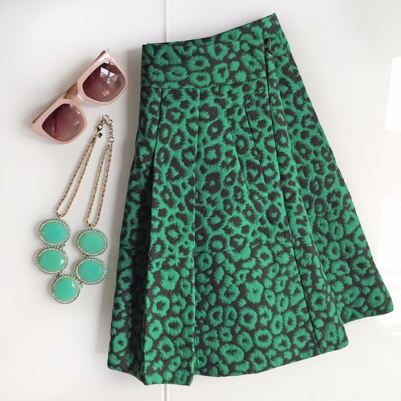 Banana Republic Dresses & Skirts - Banana Republic Green Leopard Print Skirt - 4P