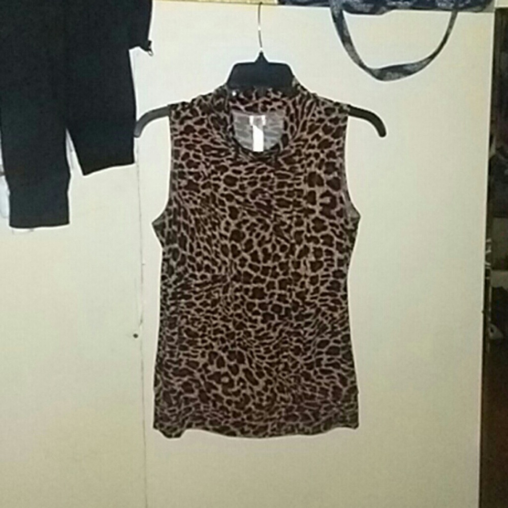 Sleeveless leopard print blouse