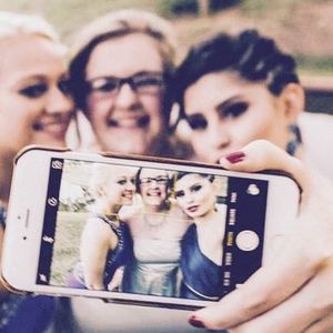 Meet your Posher, Dee