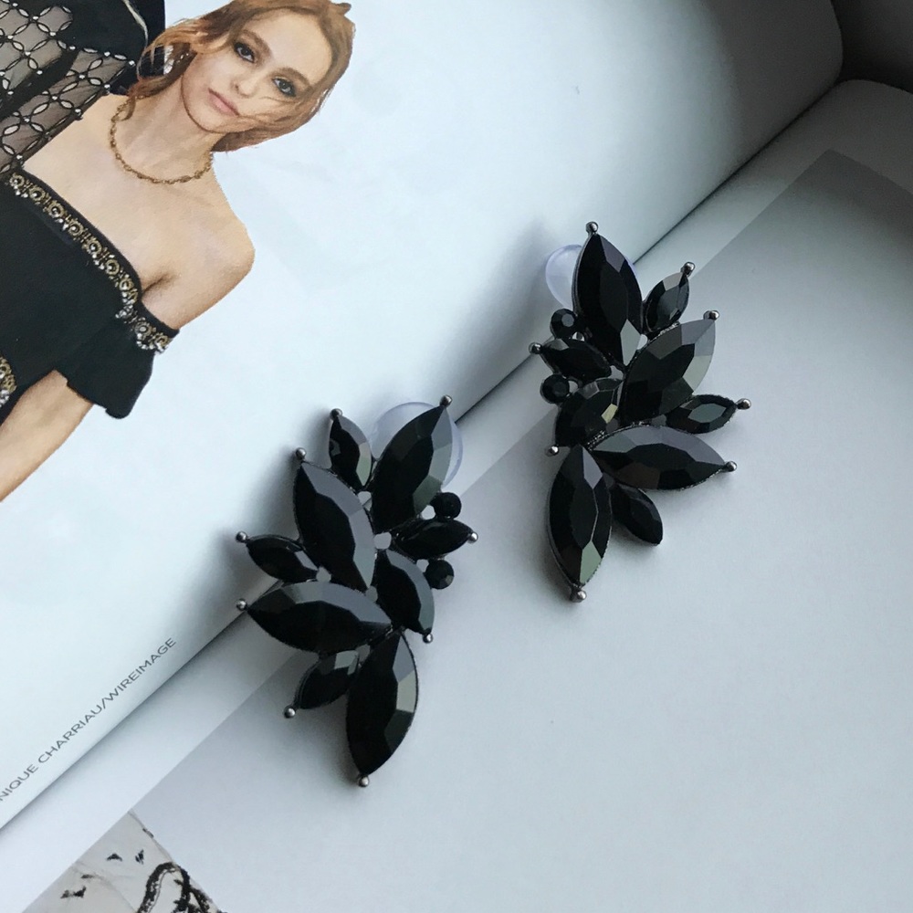 🔴 3/30$ Black Crystal Like Fancy Stud Earrings