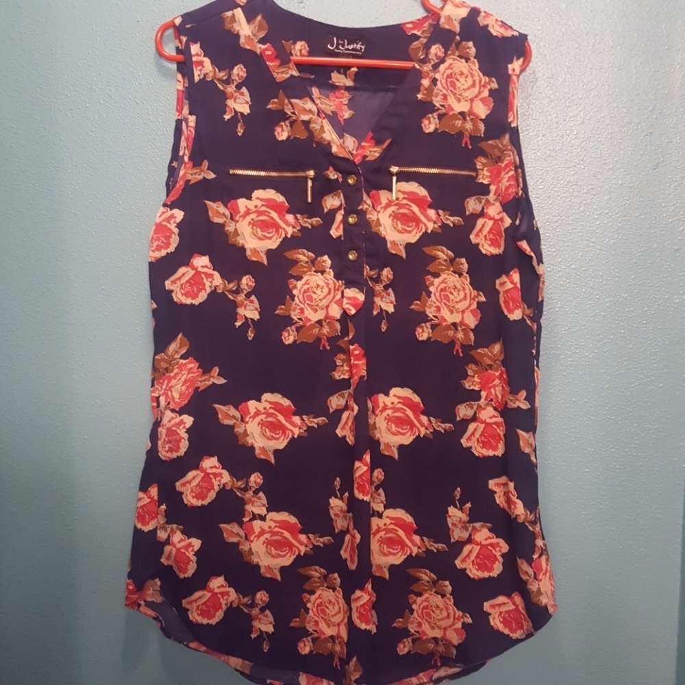 Sleeveless thin blouse