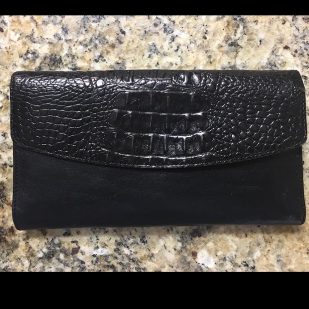 Brahmin wallet gently used