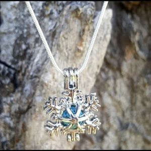 Will ship today! Snowflake Diffuser Necklace