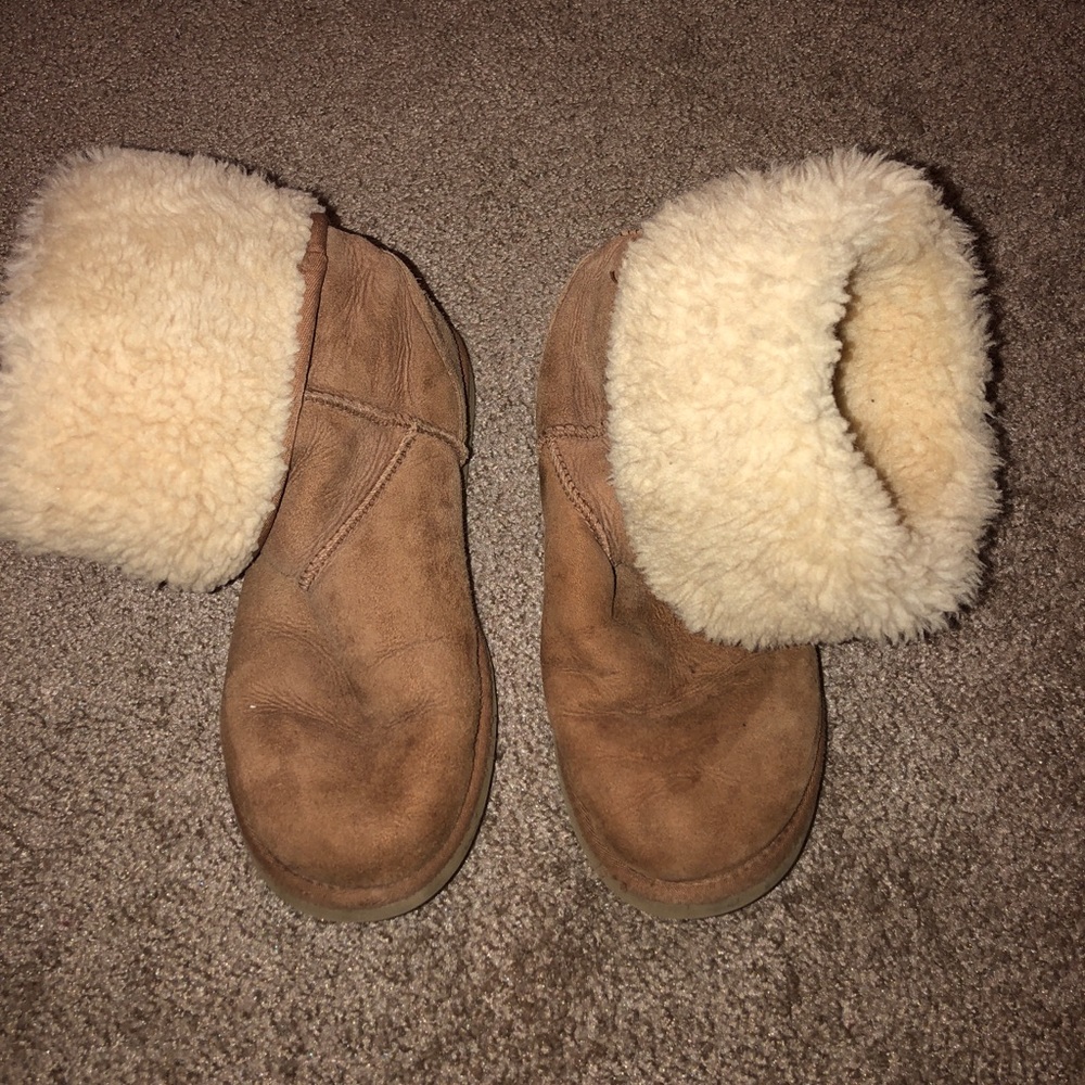 Chestnut uggs