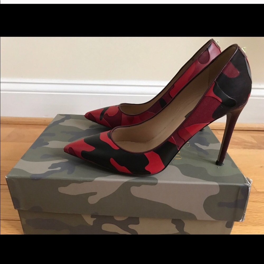 Valentino Rockstud Heels 👠 HOST PICK