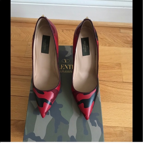 Valentino Rockstud Heels 👠 HOST PICK - Picture 2 of 8