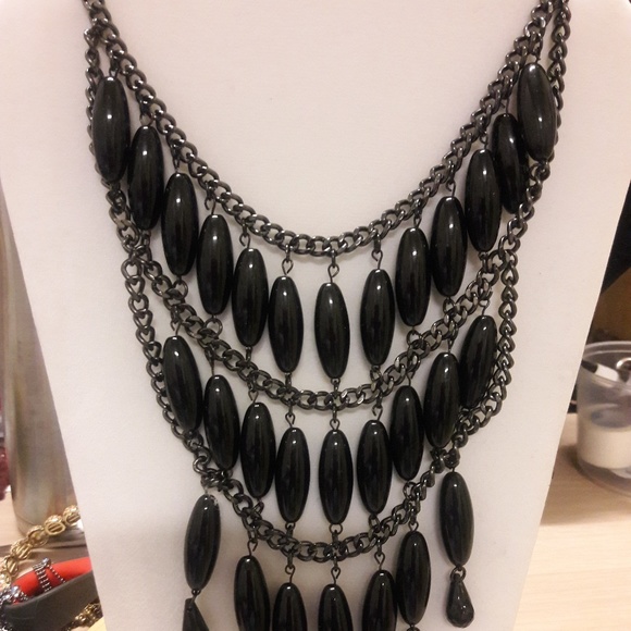 Black bib necklace - Picture 1 of 3