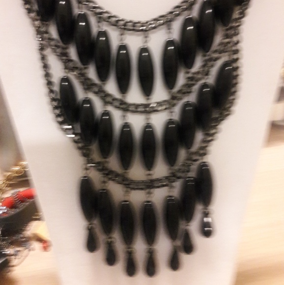 Black bib necklace - Picture 2 of 3