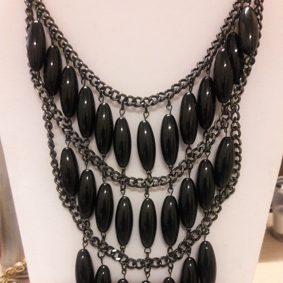 Black bib necklace - Picture 3 of 3